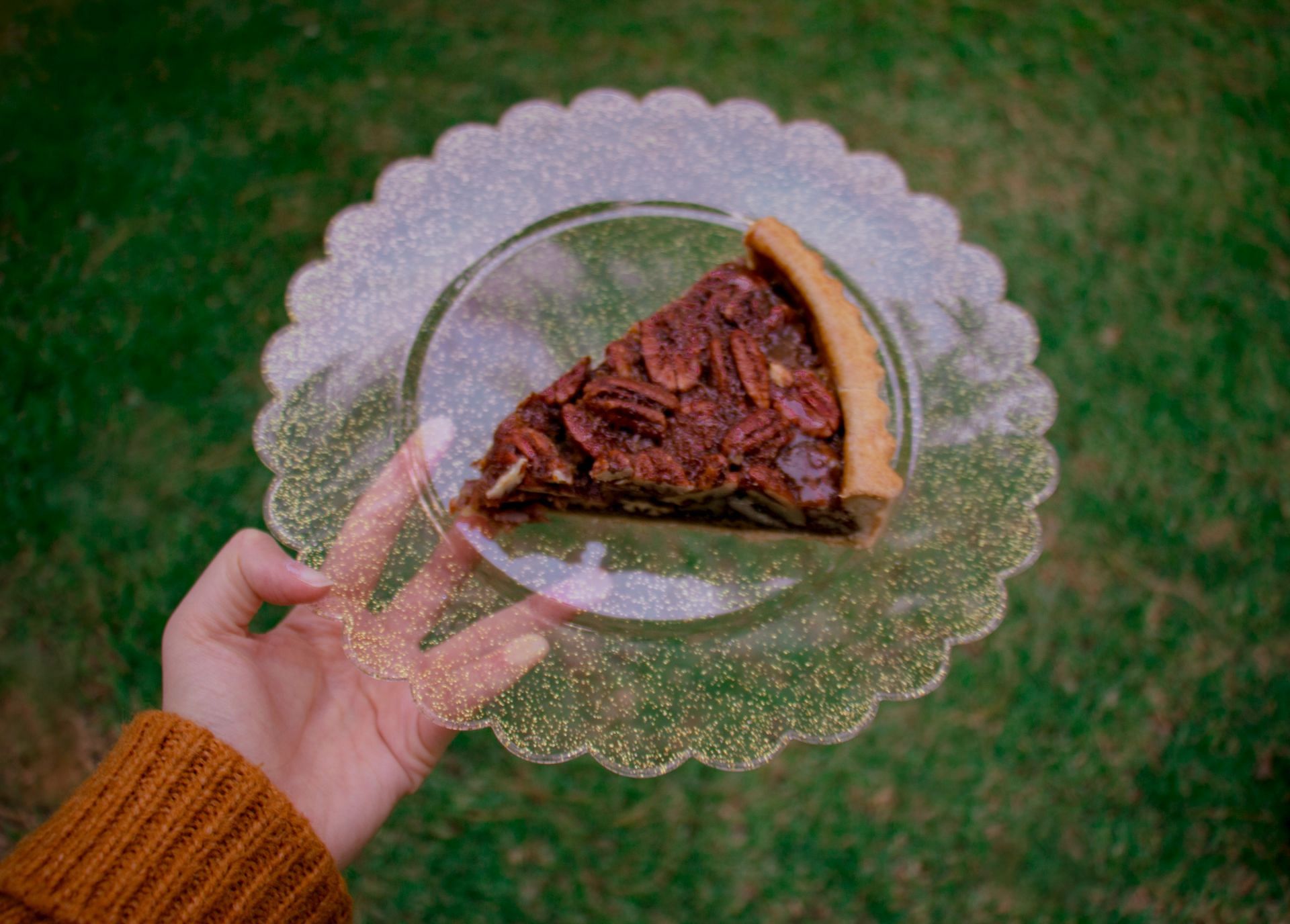 Vegan Holiday Snack - Pecan Pie bites (Image via Unsplash/ Nikohoshi )